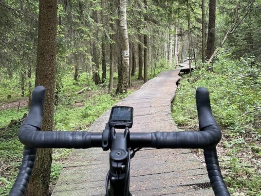 Rowerowe wycieczki po Suwalszczyźnie, zdjęcie: gravel - rower - wiadomości z SIRVIS - jezioro Serwy - Suwalszczyzna
