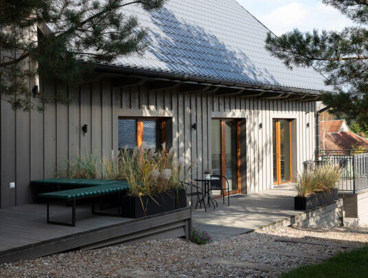 SIRVIS teren, zdjęcie: budynek C - SIRVIS - jezioro Serwy - Suwalszczyzna